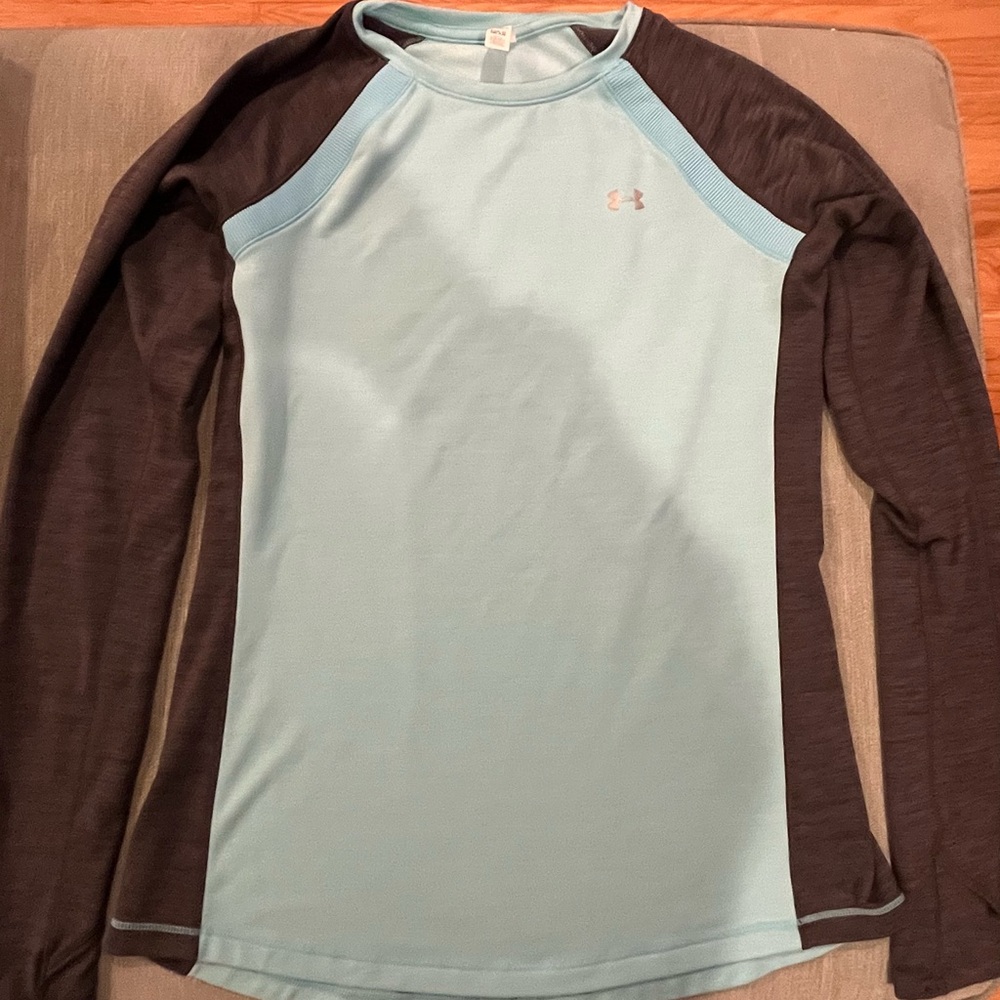 Under Armour women’s medium Light Blue & charcoal Long Sleeve Shirt